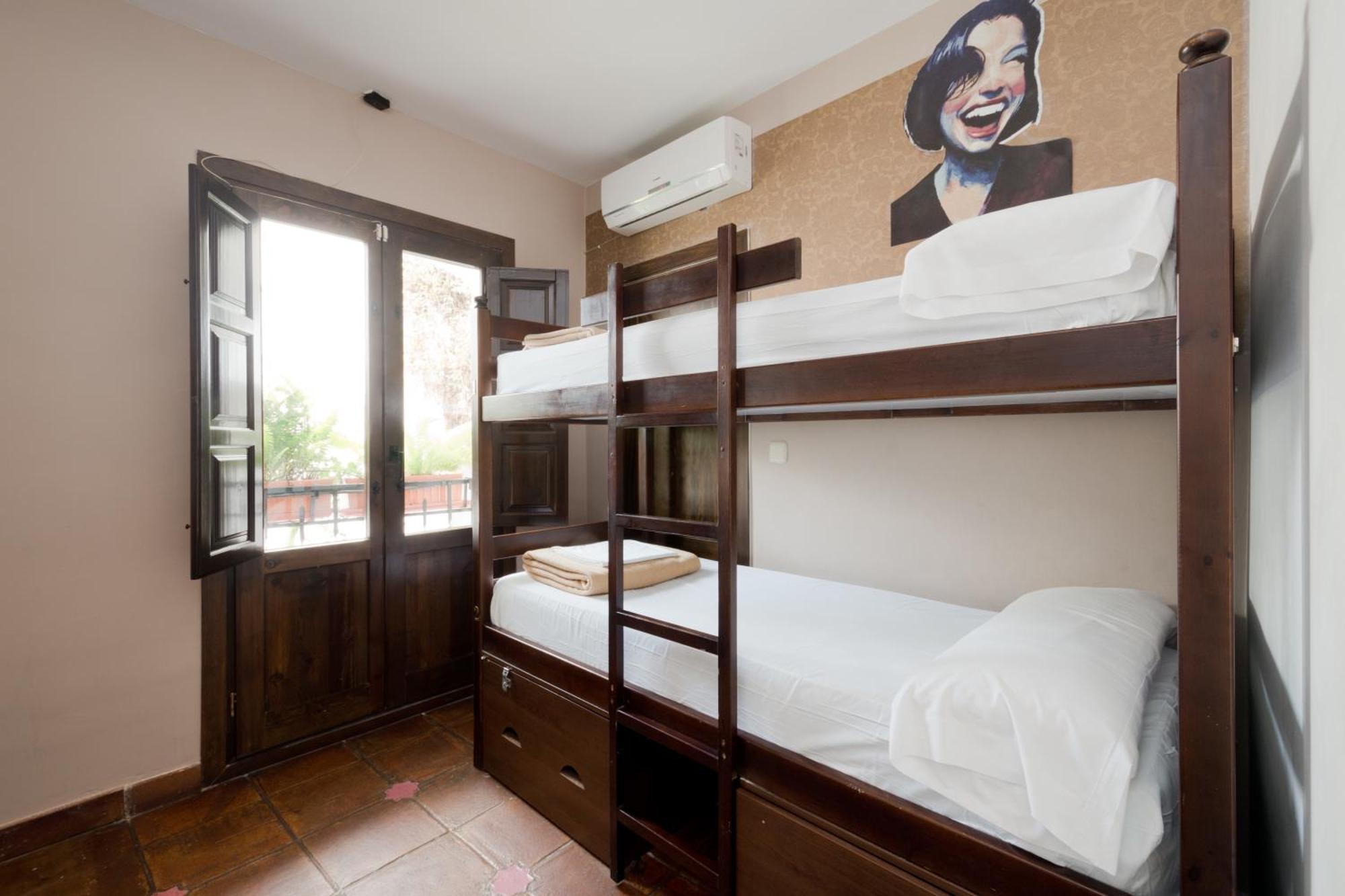 Bed 4-Bed Mixed Dormitory Room,736367683:JPEG